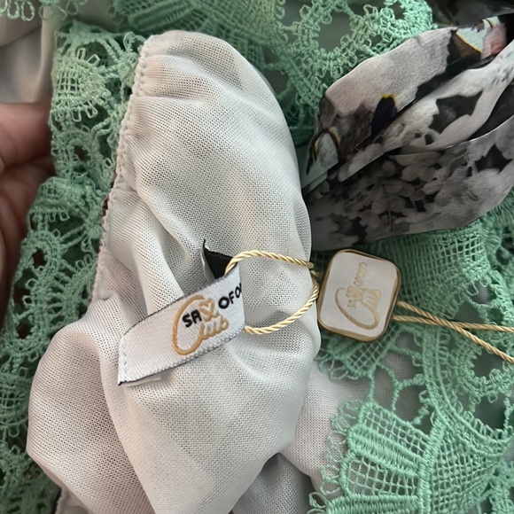 Floral maxi dress orig 395 fits like size 0/2 - Picture 4 of 4